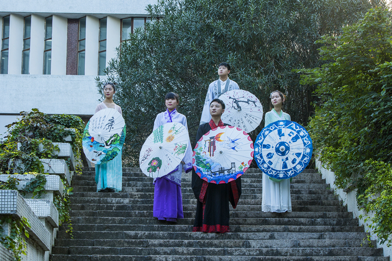 河海大学 宋扬、周晓平；河海大学 陈泠琳；河海大学 黄梓莘；常州纺织服装职业技术学院 赵紫如、李乃萍；常州信息职业技术学院 夏钰莹